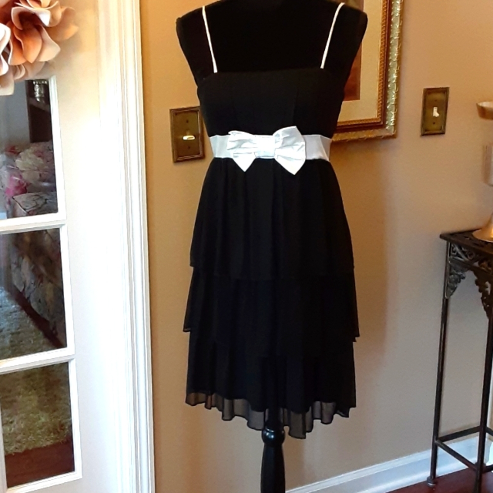 Star Vixen black layered dress white satin bow Spaghetti straps Lined Small …EUC